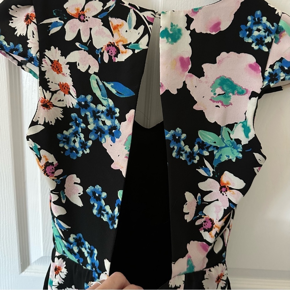 Floral Open Back Romper - Picture 6 of 9